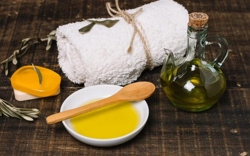 Dầu olive chứa rất nhiều dưỡng chất có lợi cho việc làm đẹp